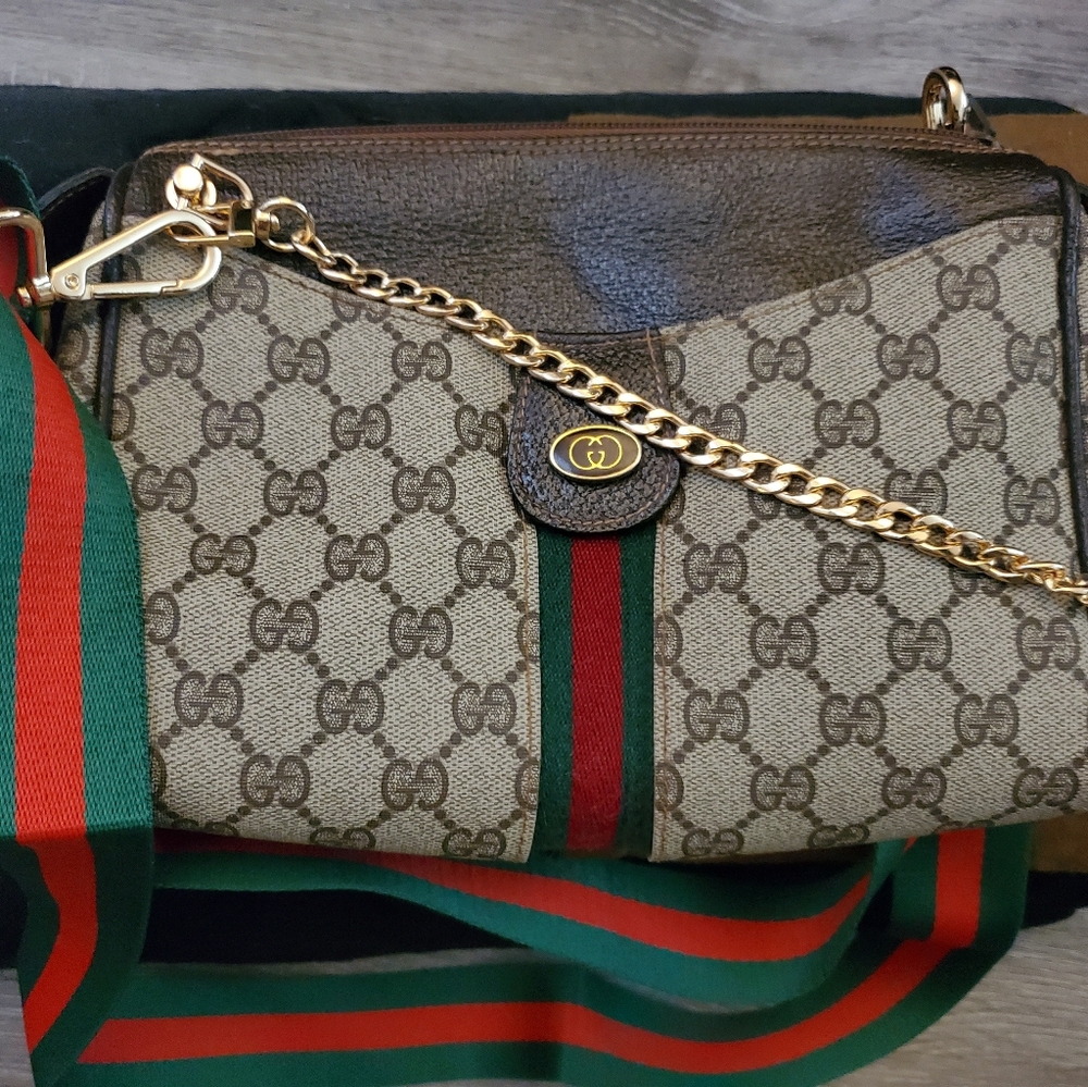 Rare Gucci Clutch Crossbody w/Gucci Dust Bag